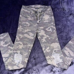 Ripped camouflage Jeans